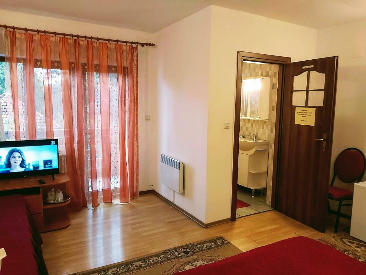 Pensiunea Agroturistica Piscul Soarelui Cîmpulung Esterno foto